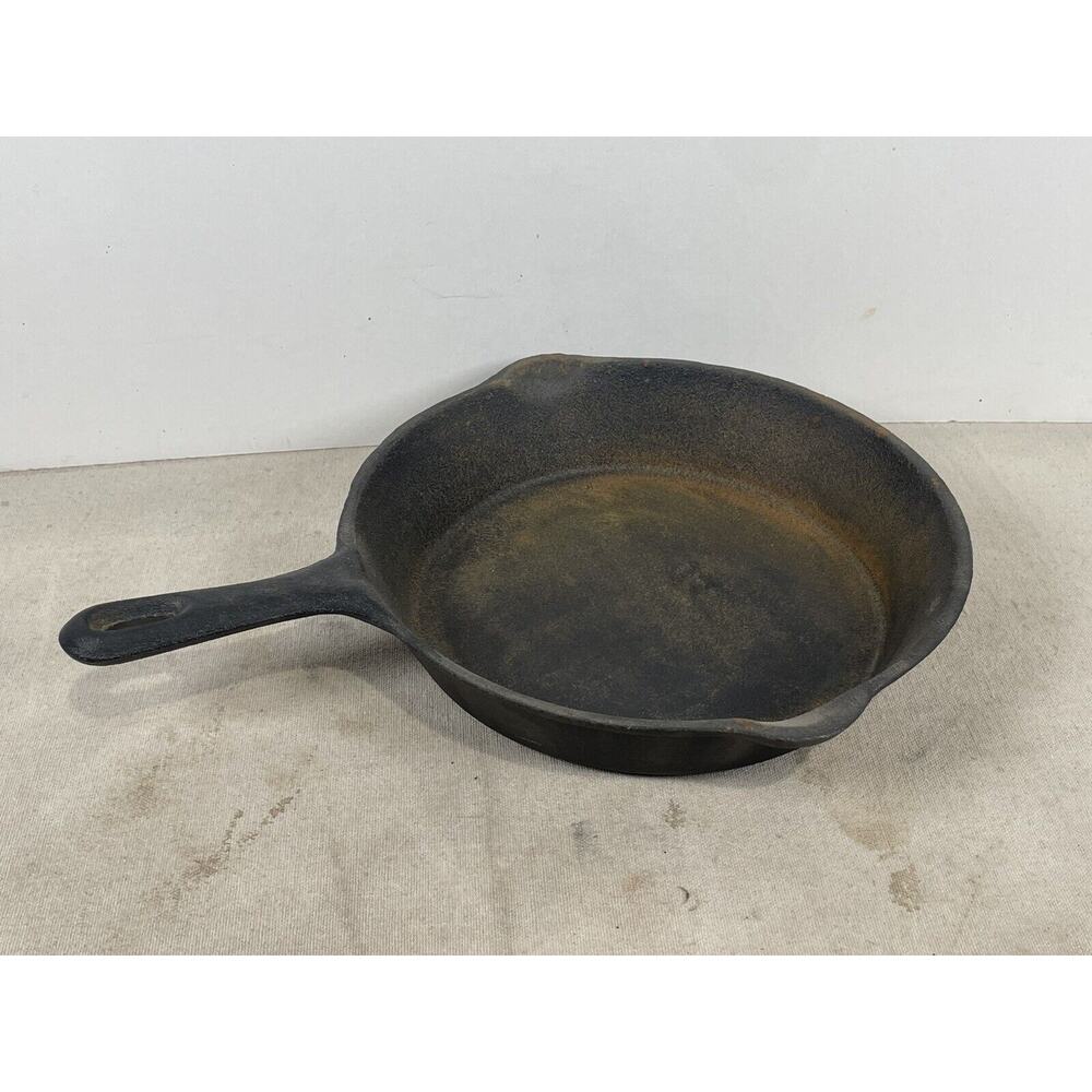 Vintage Stansport Cast Iron Heat Rimmed 10” 2 Spout Pan